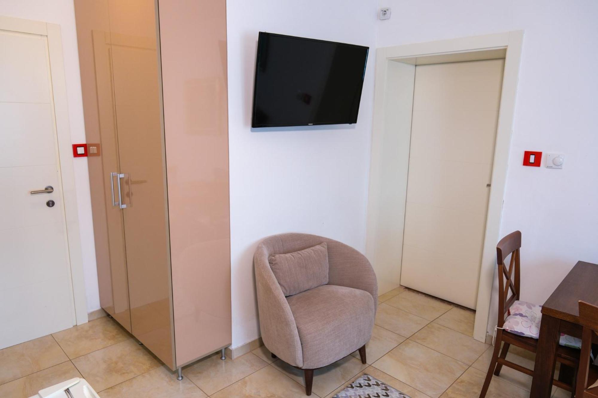 Qumi Apartments ติวัต ภายนอก รูปภาพ