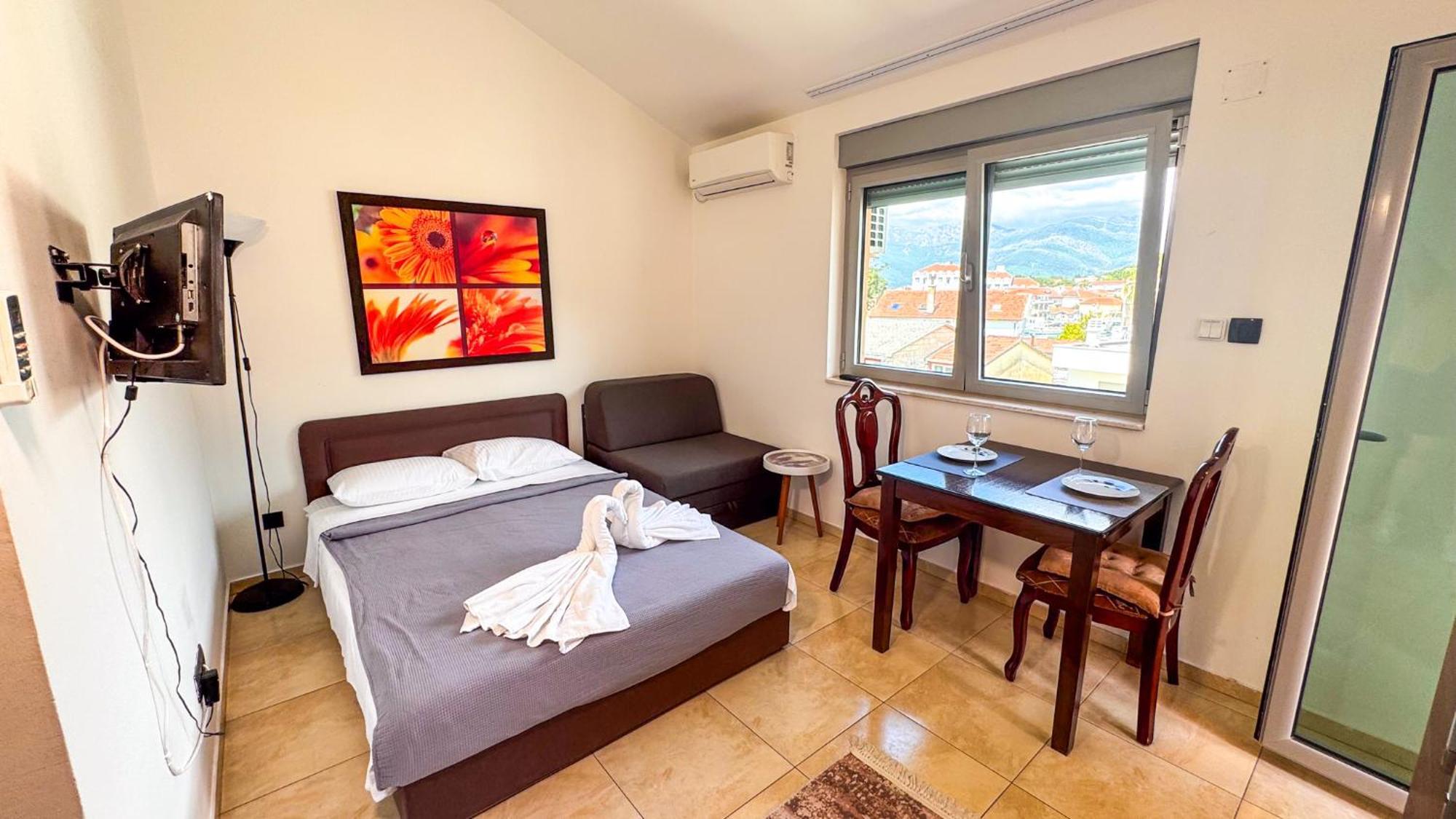 Qumi Apartments ติวัต ภายนอก รูปภาพ
