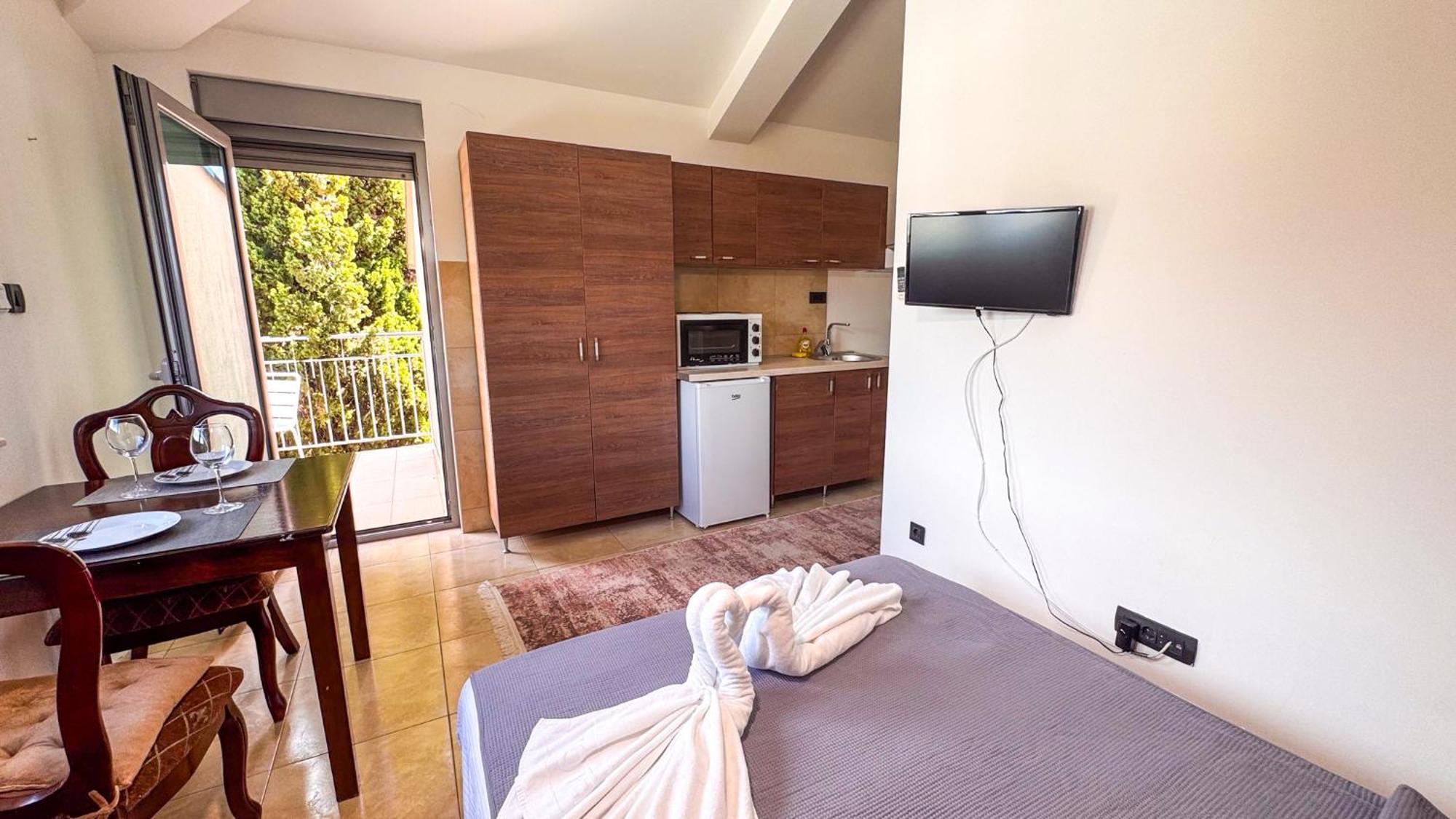 Qumi Apartments ติวัต ภายนอก รูปภาพ