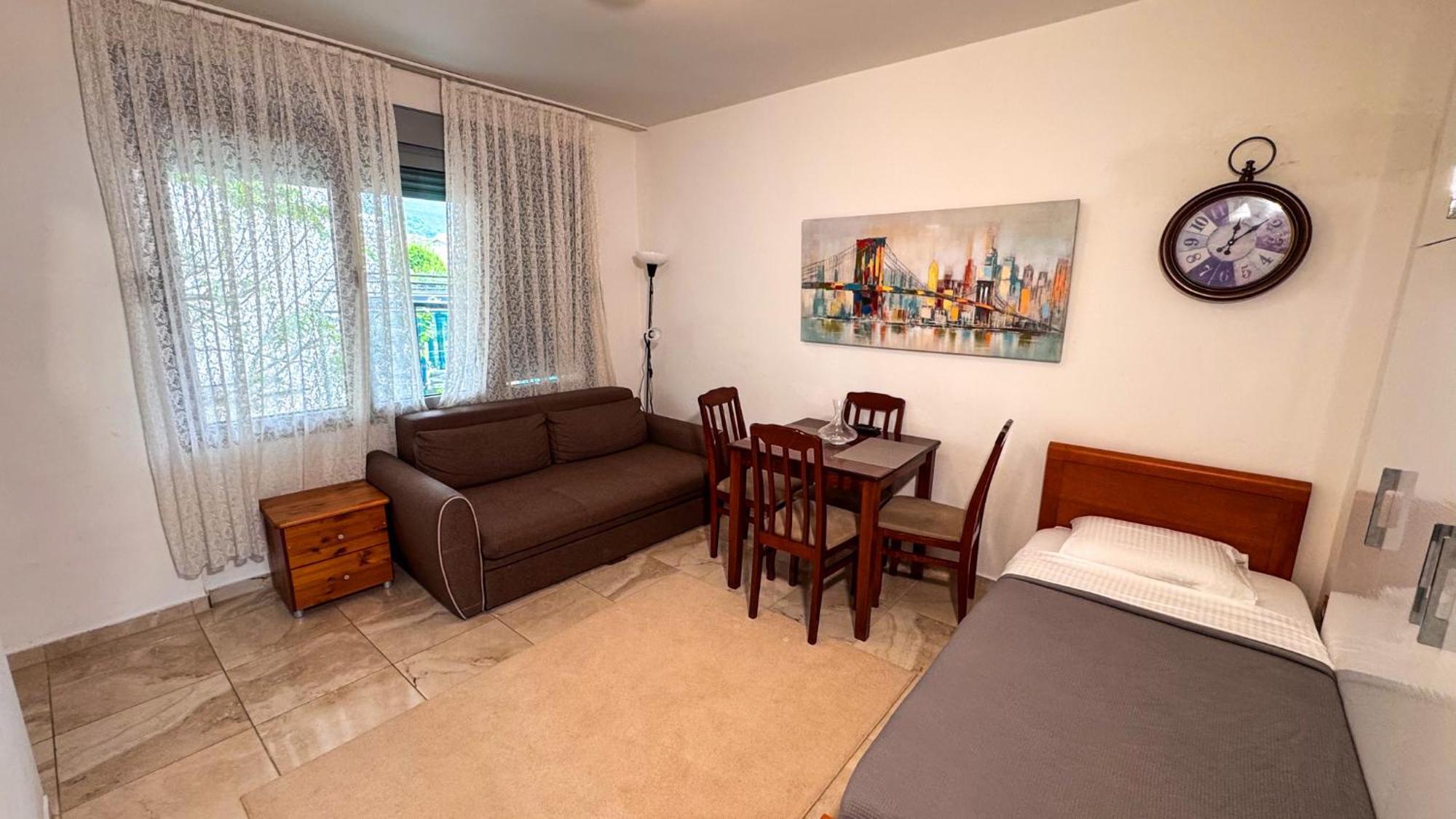 Qumi Apartments ติวัต ภายนอก รูปภาพ