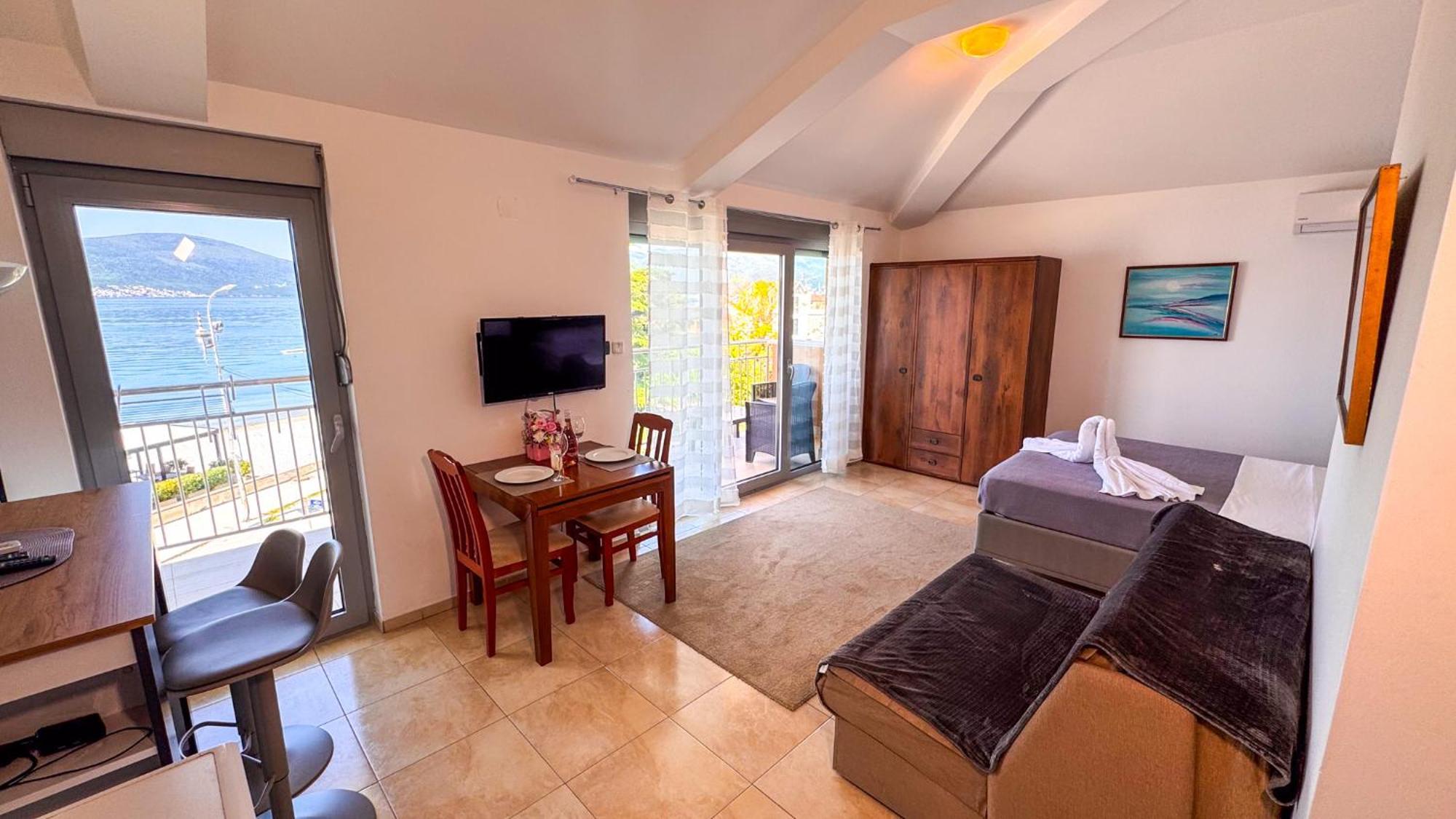 Qumi Apartments ติวัต ภายนอก รูปภาพ