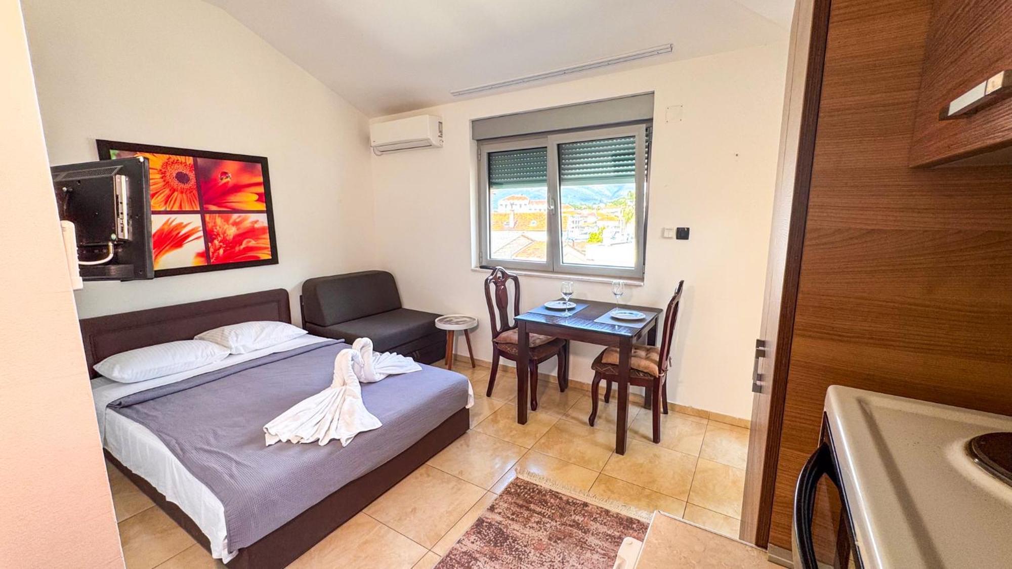 Qumi Apartments ติวัต ภายนอก รูปภาพ
