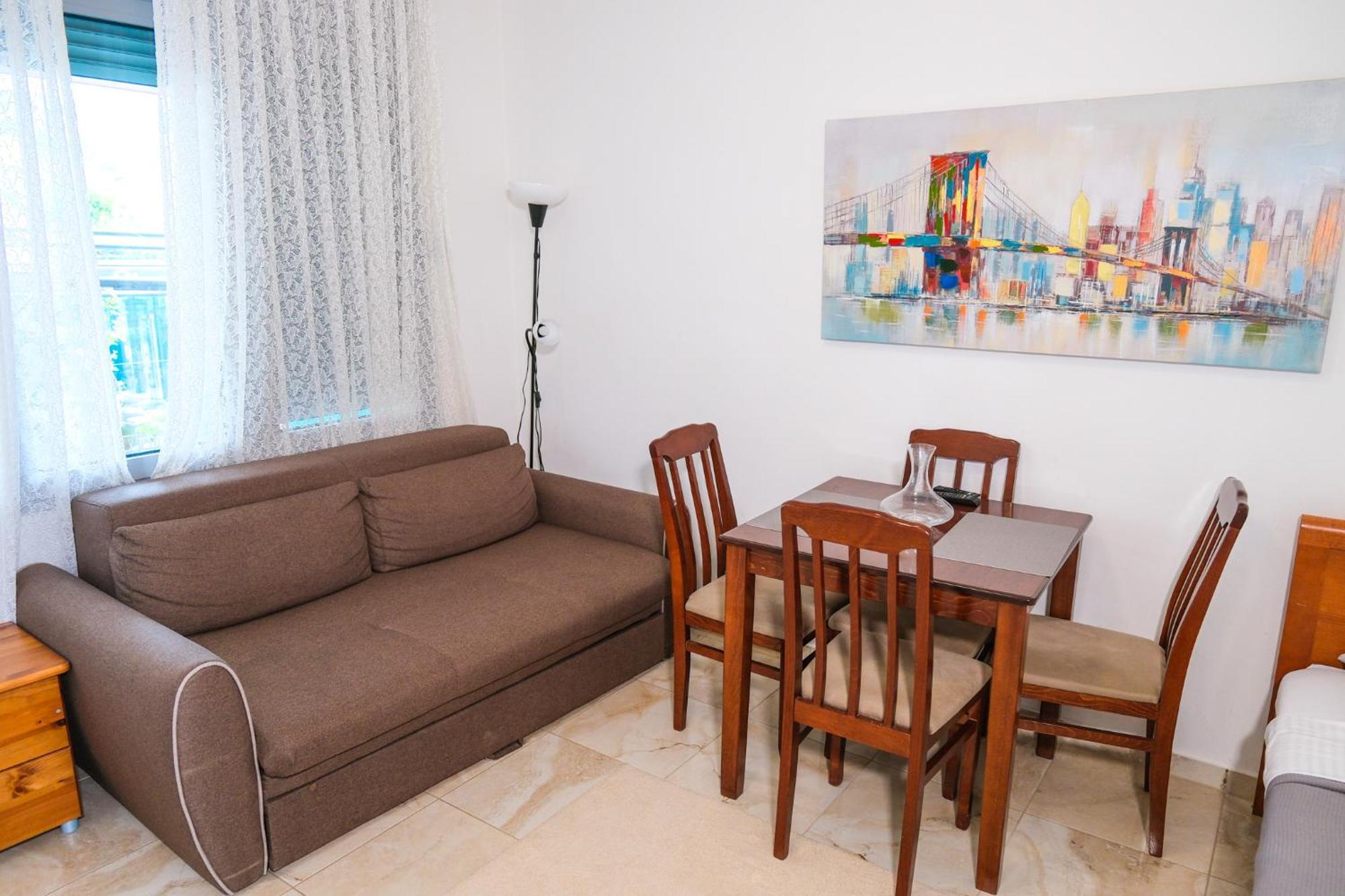Qumi Apartments ติวัต ภายนอก รูปภาพ