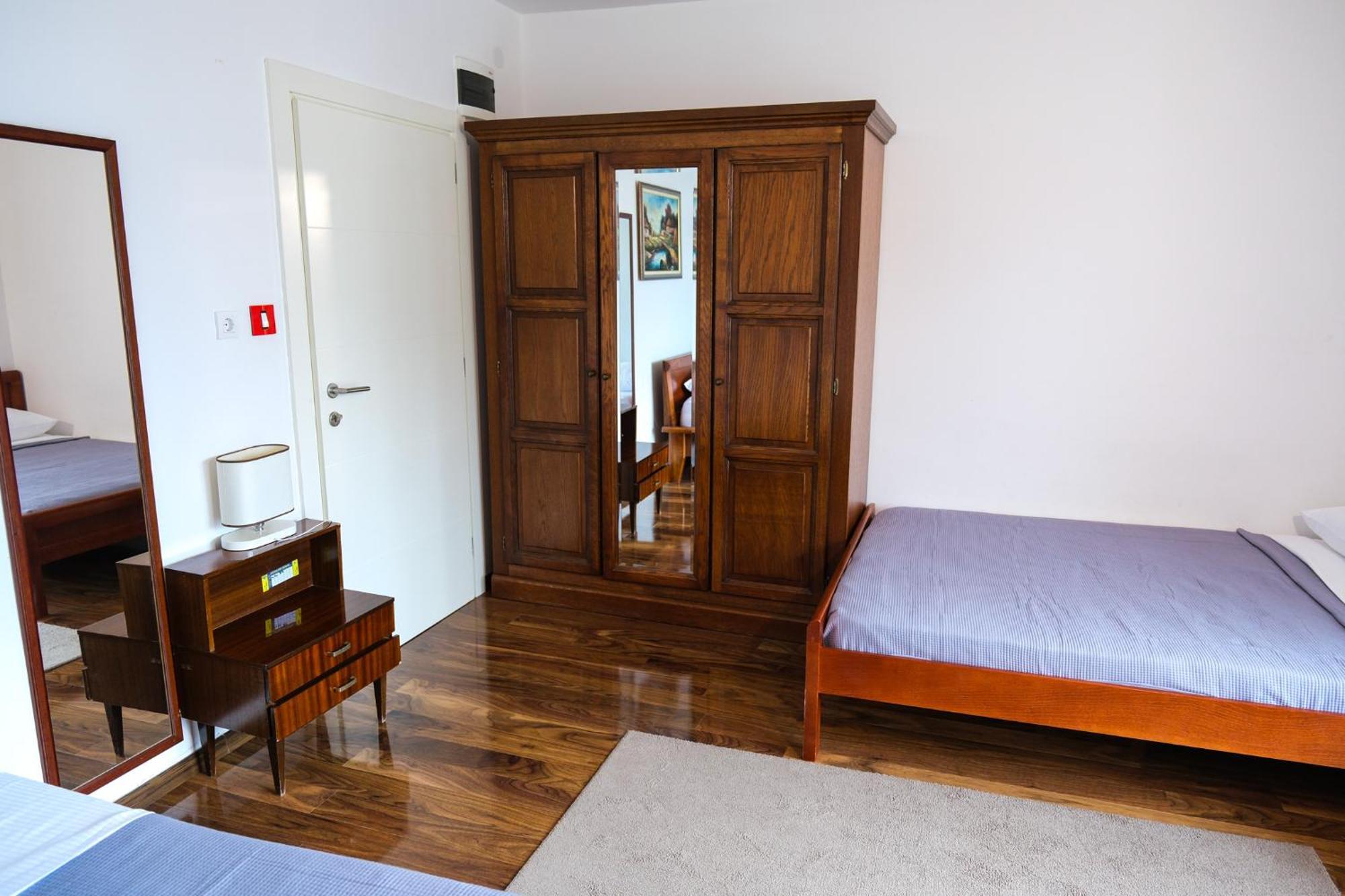 Qumi Apartments ติวัต ภายนอก รูปภาพ