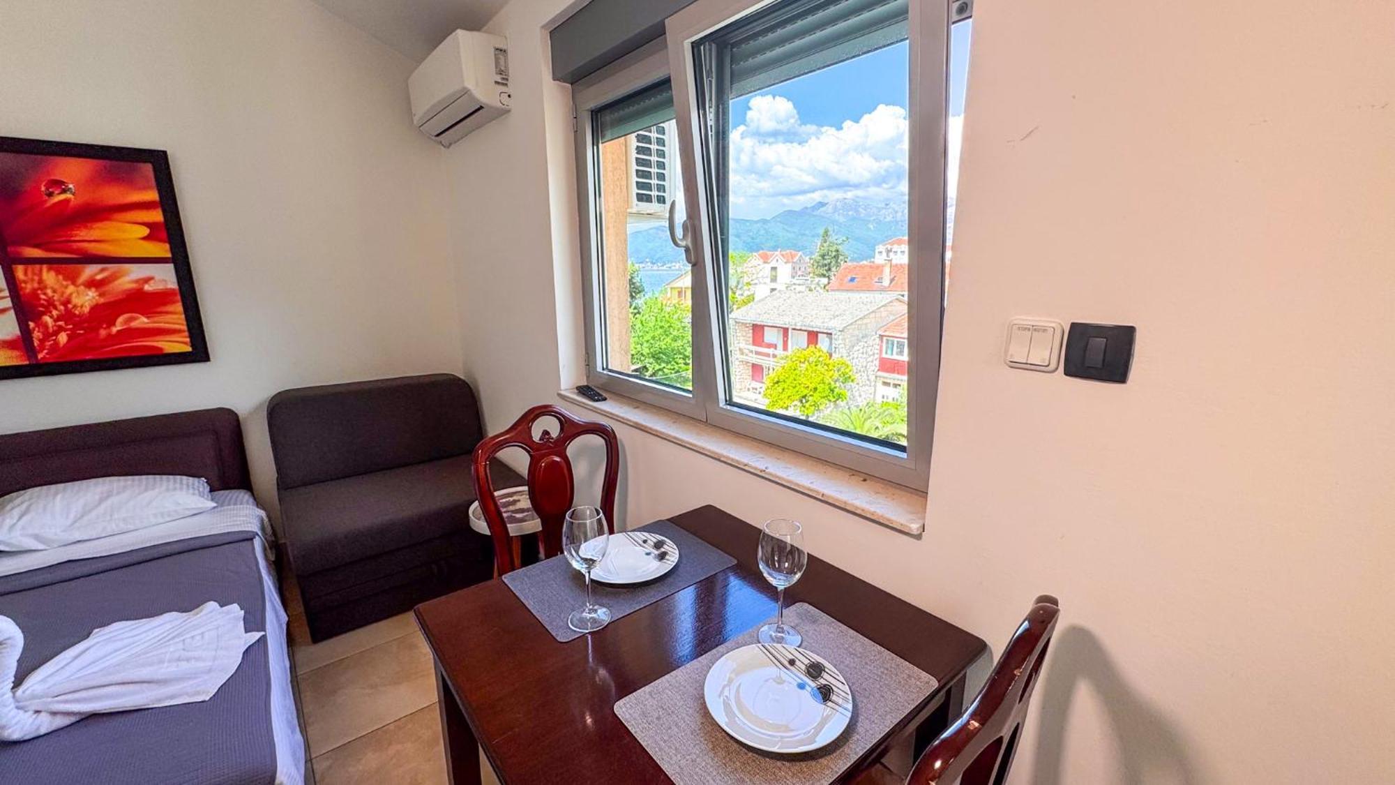 Qumi Apartments ติวัต ภายนอก รูปภาพ