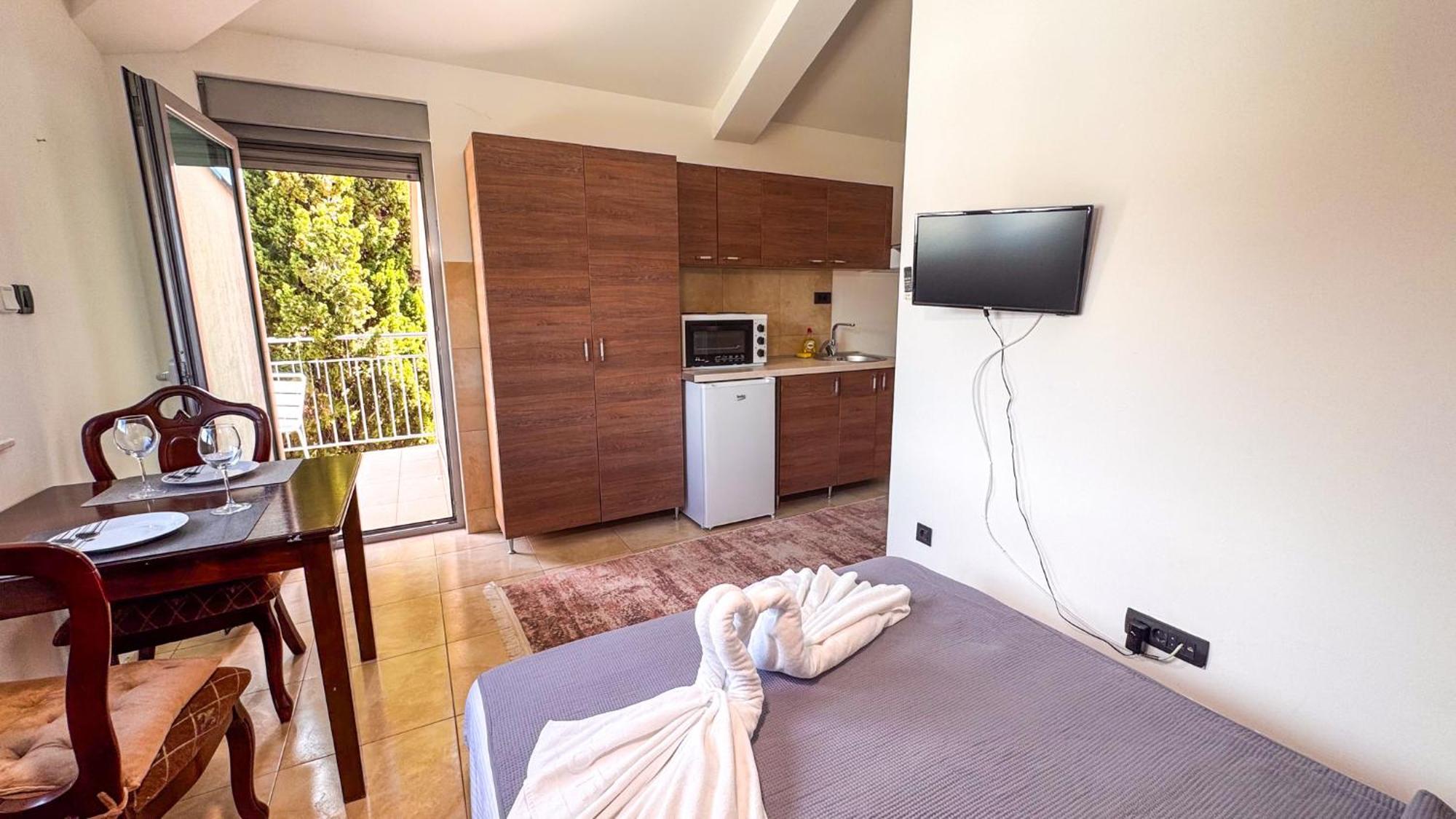 Qumi Apartments ติวัต ภายนอก รูปภาพ